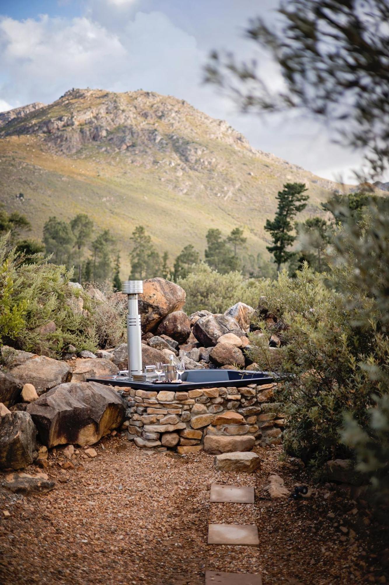 Wagyu Mountain Lodge Paarl Exterior photo